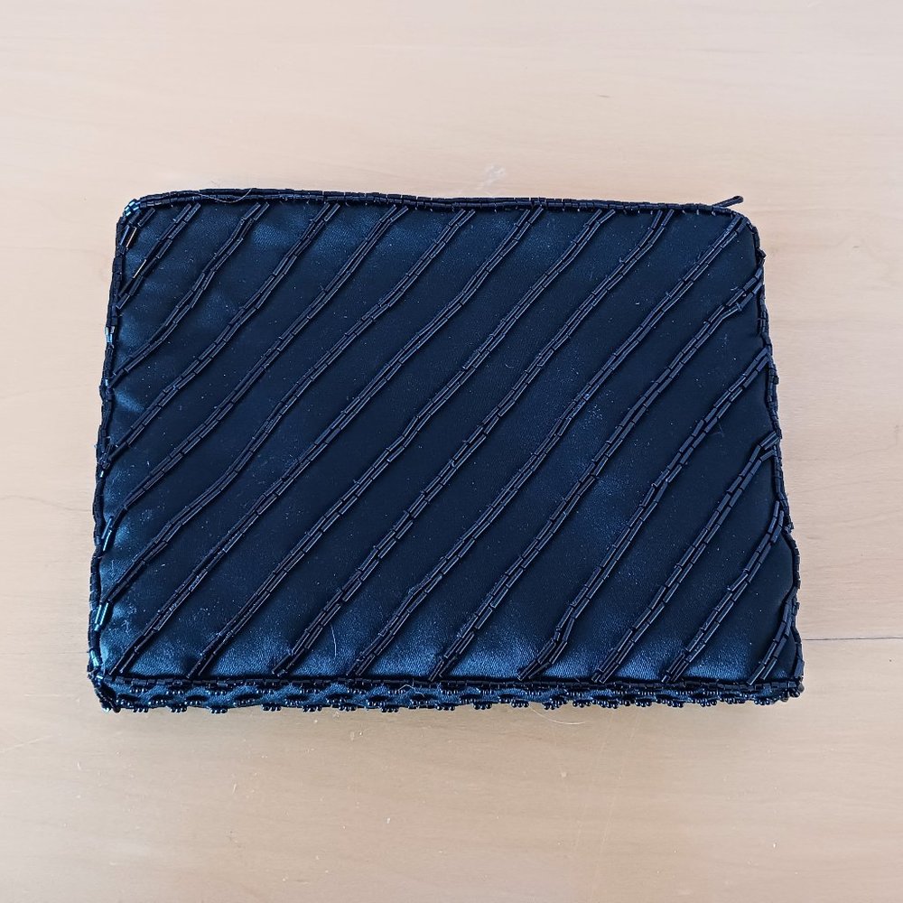 Beaded clutch with coinpurse